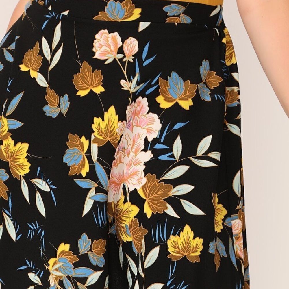 Plus size floral skater skirt - Picture 3 of 3